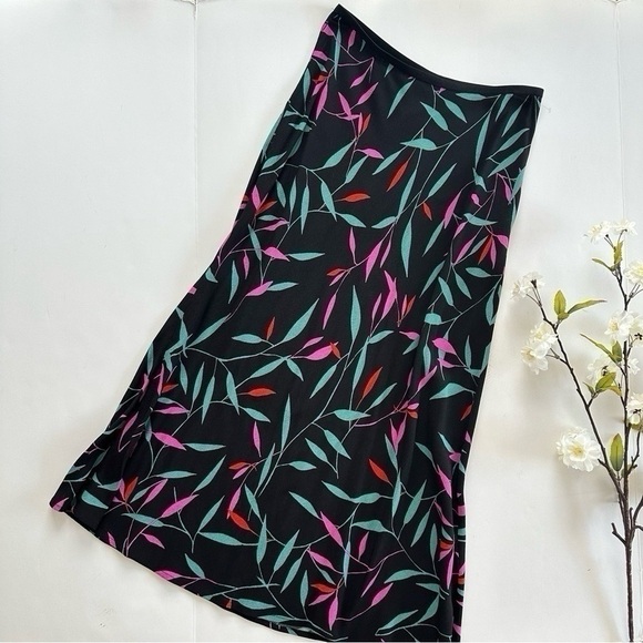 Diane von Furstenberg Mae Crepe Midi Skirt - Picture 7 of 9